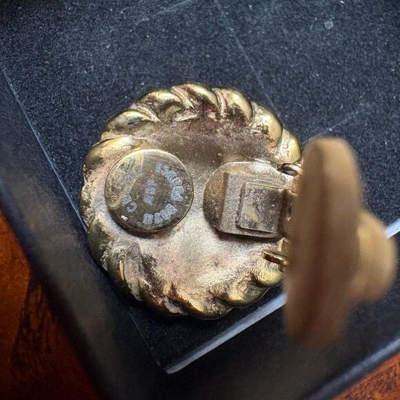Used in great condition Celine Triomphe Gold clip Earrings - Picture 6 of 6